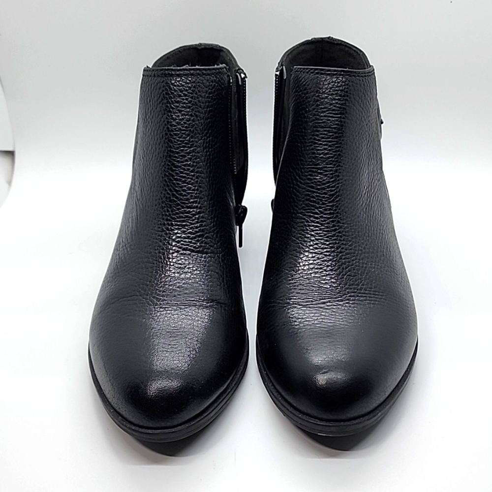 Clarks black ankle boots Size 7M NEW